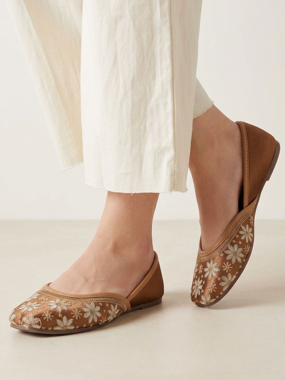 Embroidered Ethnic Jutti Flats Floral Design Slip-On Traditional Mojari Mojaris For Women-image-49