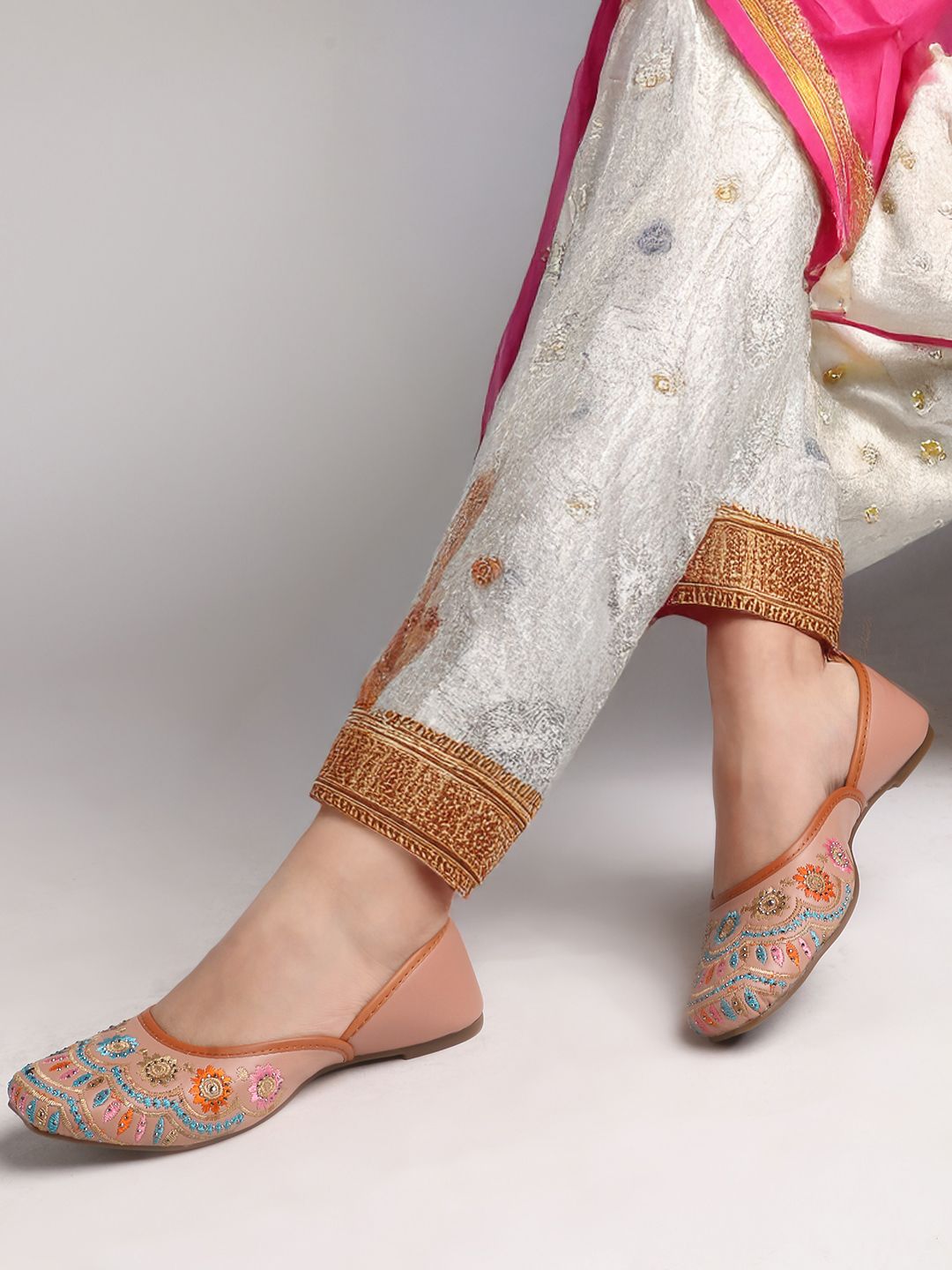 Stylish Casual Ethnic Juttis for Women Slip On For Women