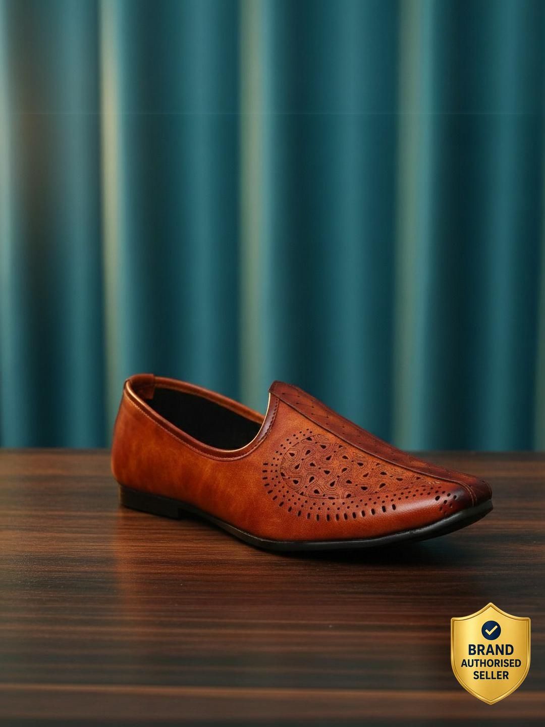 Men’s Royal Ethnic Nagra Mojaris | Laser Cut Traditional Footwear Mojaris For Men-image-14
