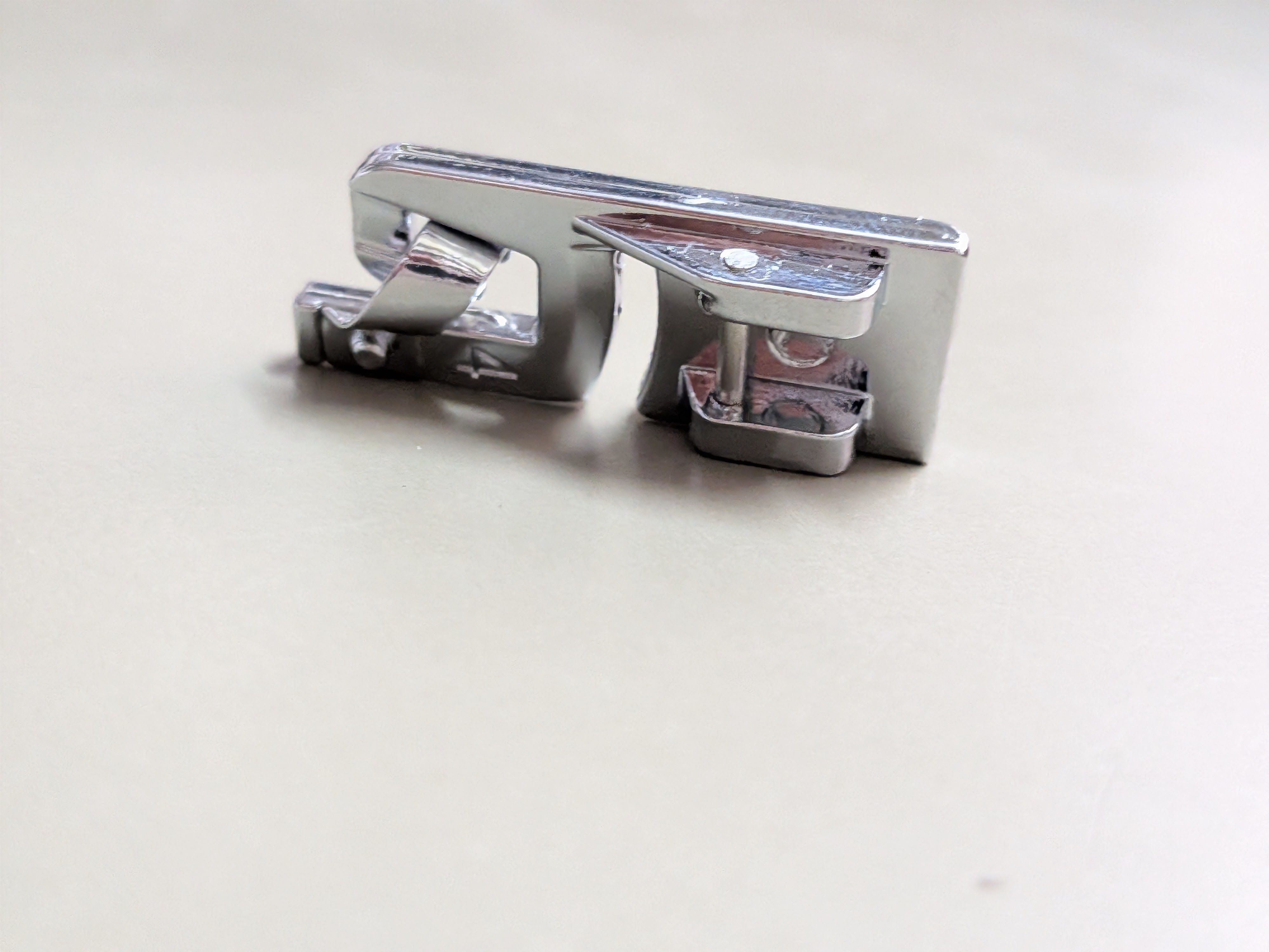 queed 4mm Universal Narrow Rolled Hemming Foot Sewing Machines-127 pressure foot with High Shank-picture-12