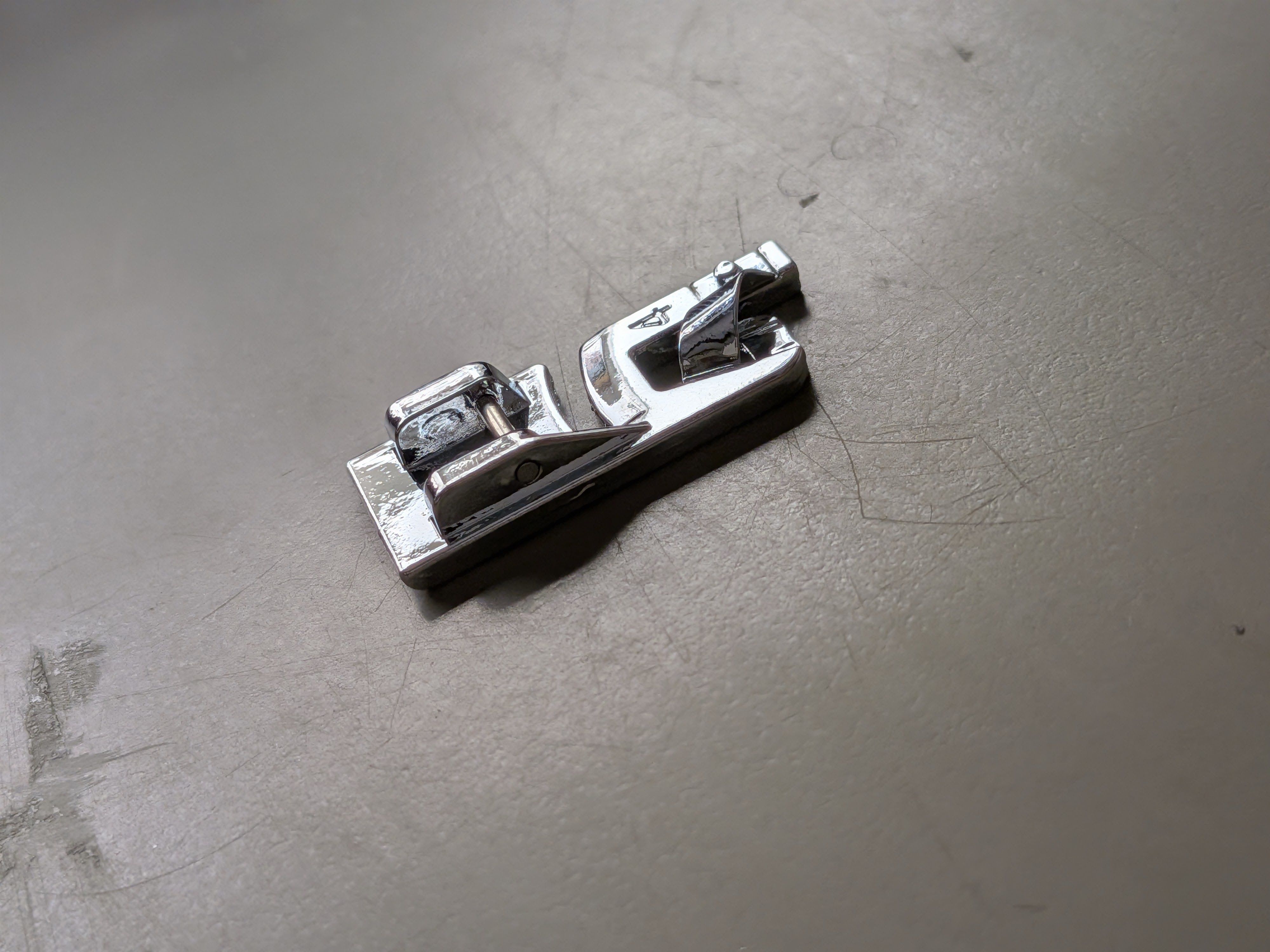 queed 4mm Universal Narrow Rolled Hemming Foot Sewing Machines-279 pressure foot with High Shank-picture-11