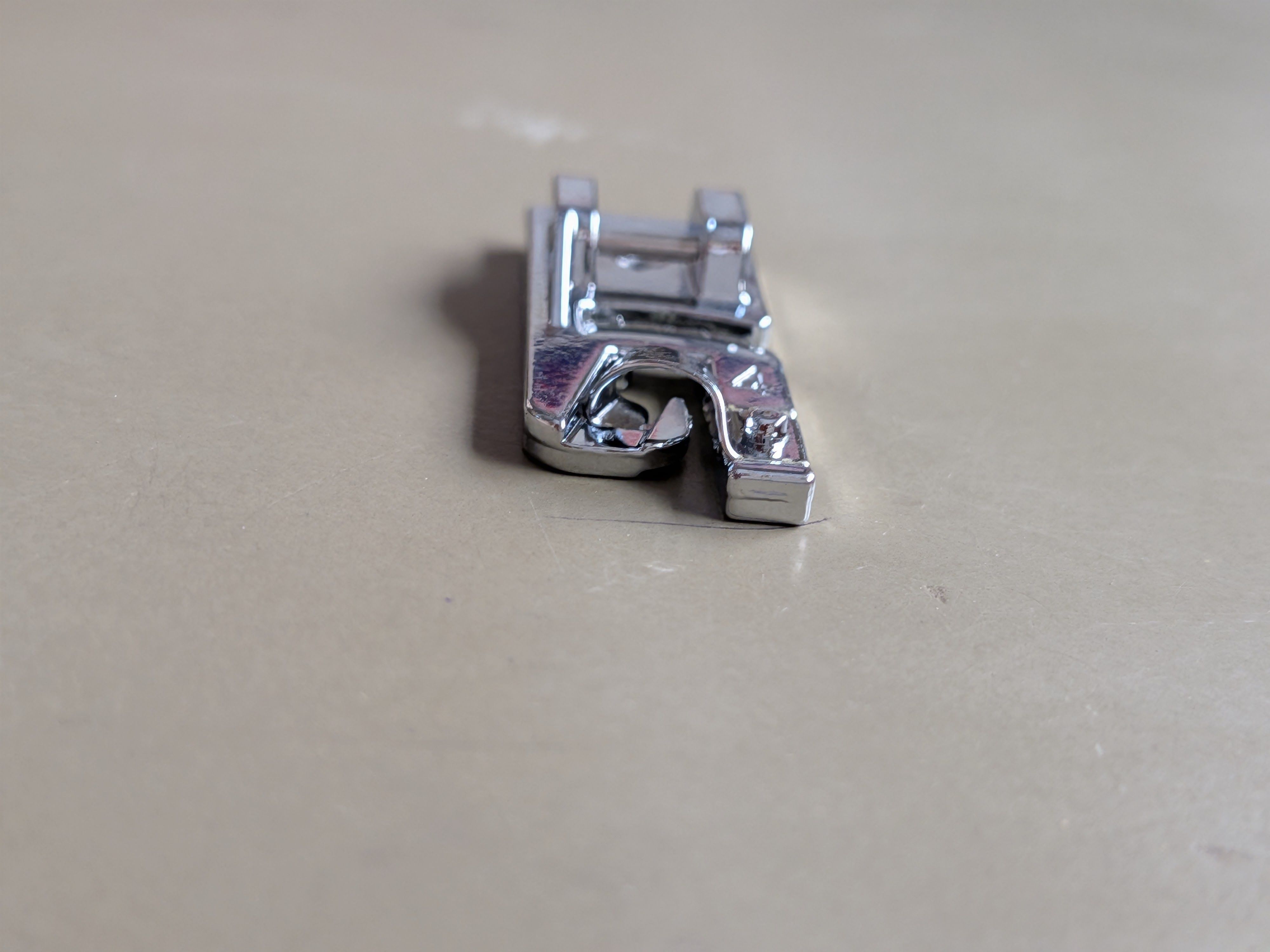 queed 4mm Universal Narrow Rolled Hemming Foot Sewing Machines-299 pressure foot with High Shank-picture-25