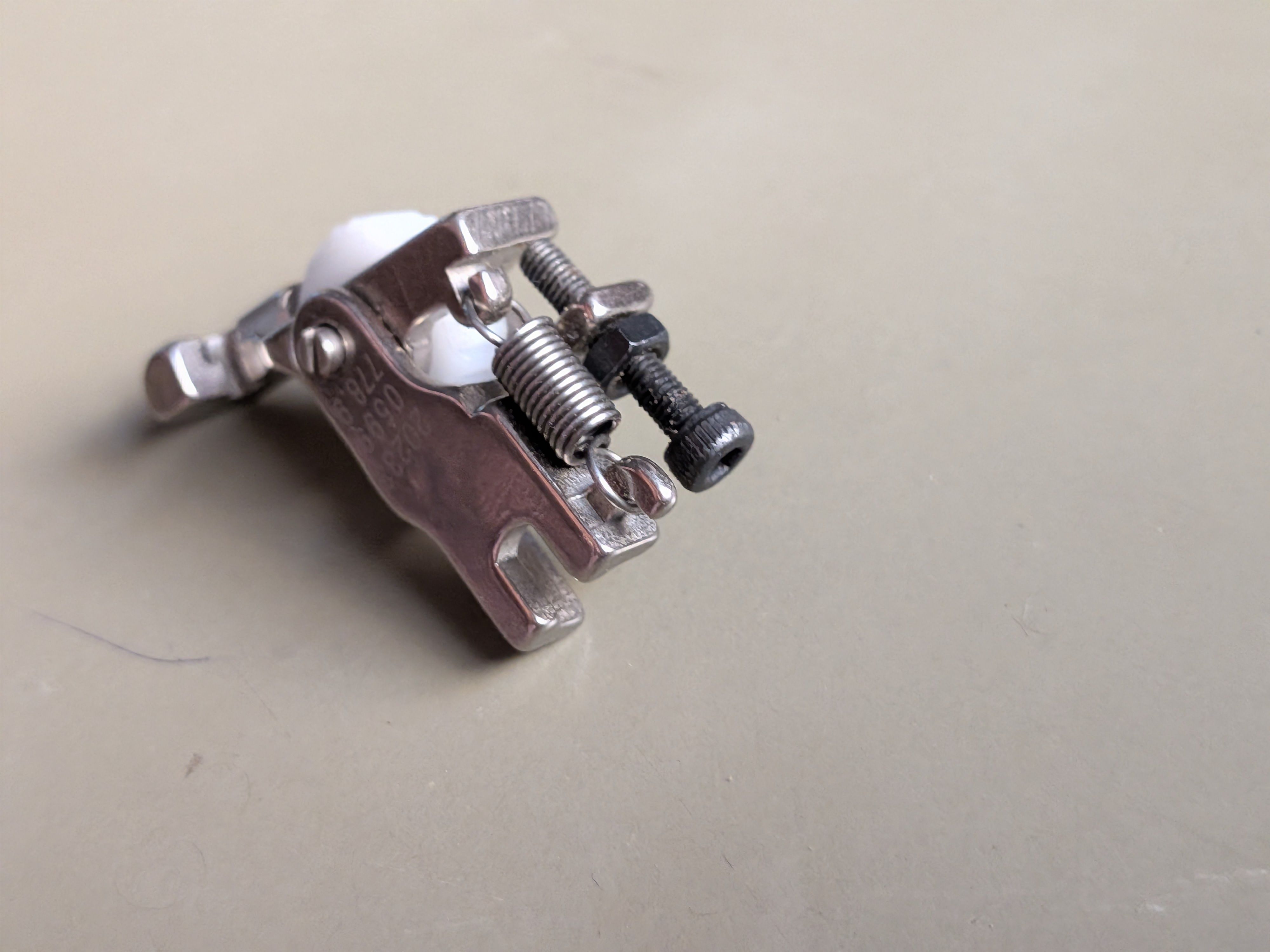 queed T168 Teflon Metal Roller Zipper Presser Foot-129 Pressure foot with High Shank-picture-35