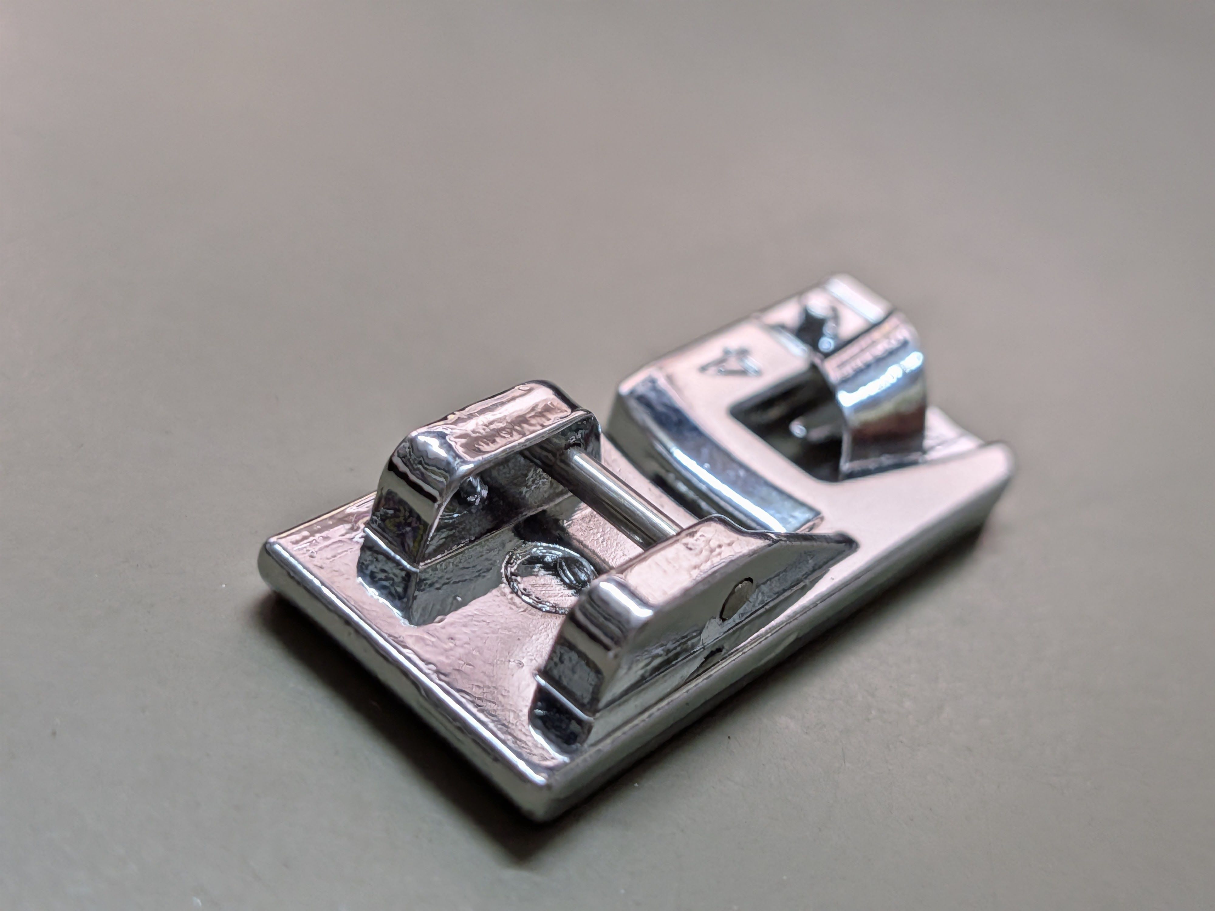 queed 4mm Universal Narrow Rolled Hemming Foot Sewing Machines-224 pressure foot with High Shank-picture-41