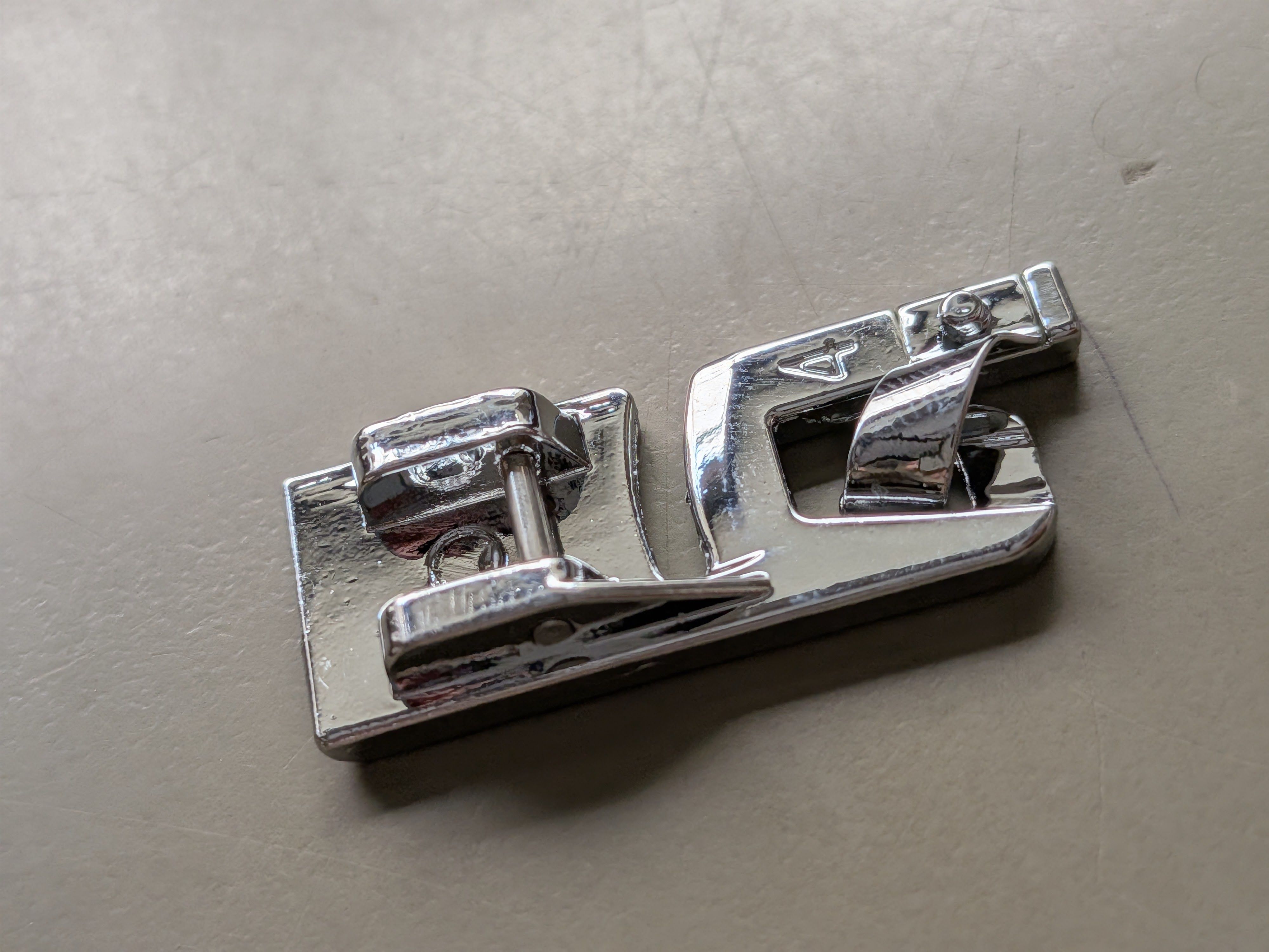 queed 4mm Universal Narrow Rolled Hemming Foot Sewing Machines-340 pressure foot with High Shank-picture-45