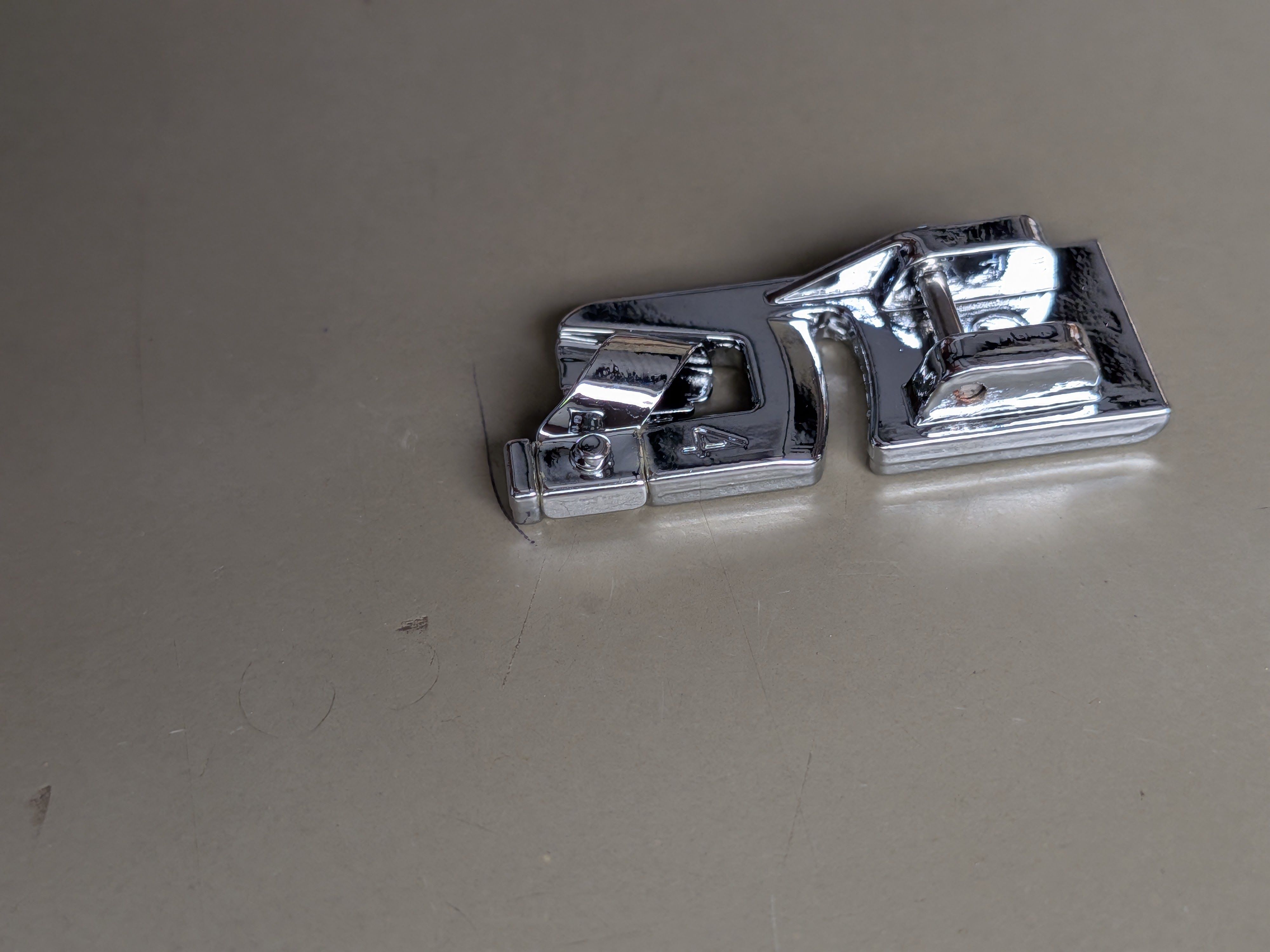 queed 4mm Universal Narrow Rolled Hemming Foot Sewing Machines-363 pressure foot with High Shank-picture-41