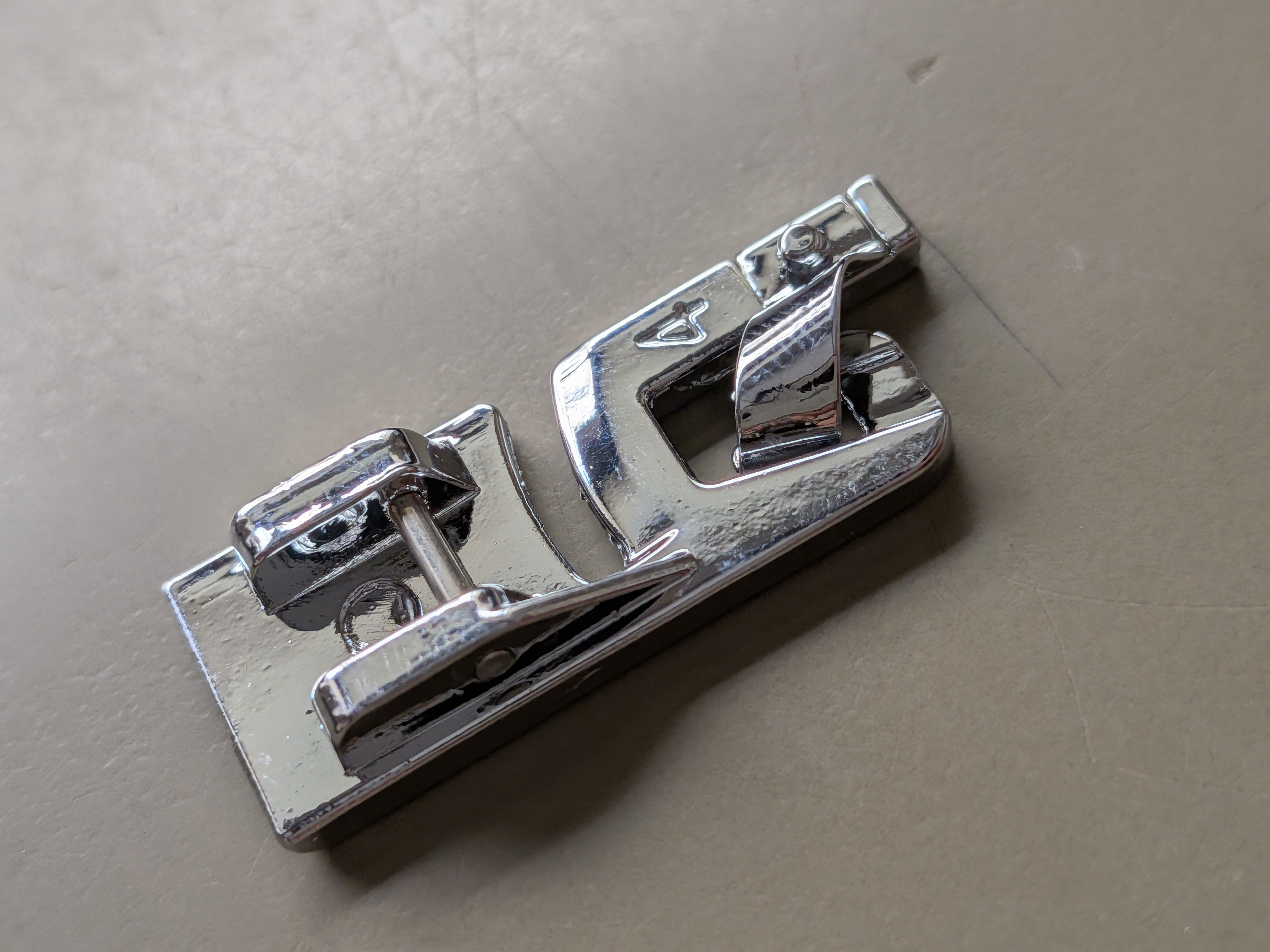 queed 4mm Universal Narrow Rolled Hemming Foot Sewing Machines-337 pressure foot with High Shank-picture-14