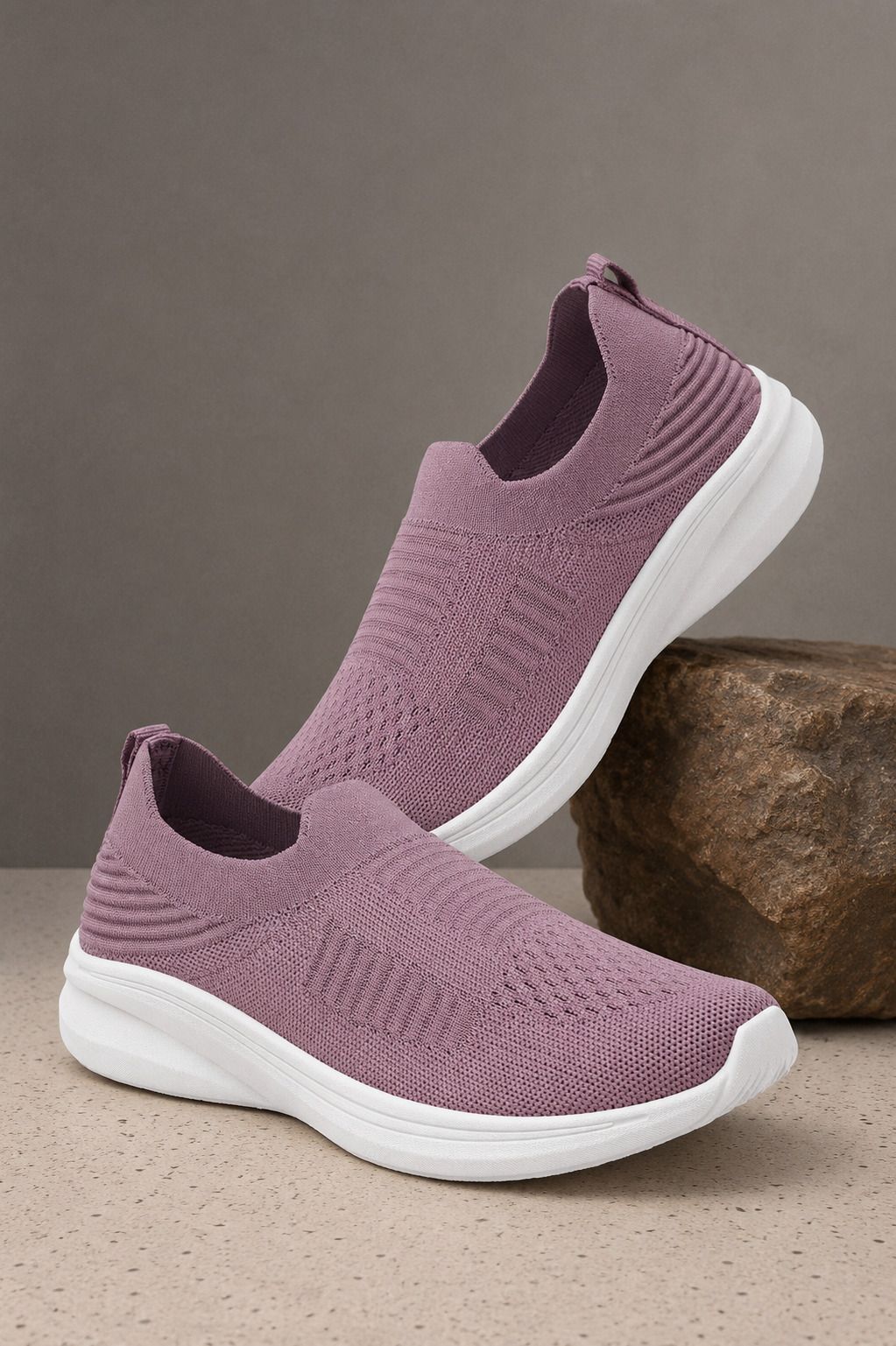 fooinq Stylish young female model wearing casual shoe Slip On Sneakers For Women-picture-44