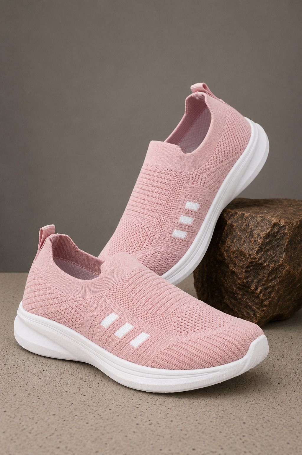 fooinq Stylish young female model wearing casual shoe Slip On Sneakers For Women-picture-36