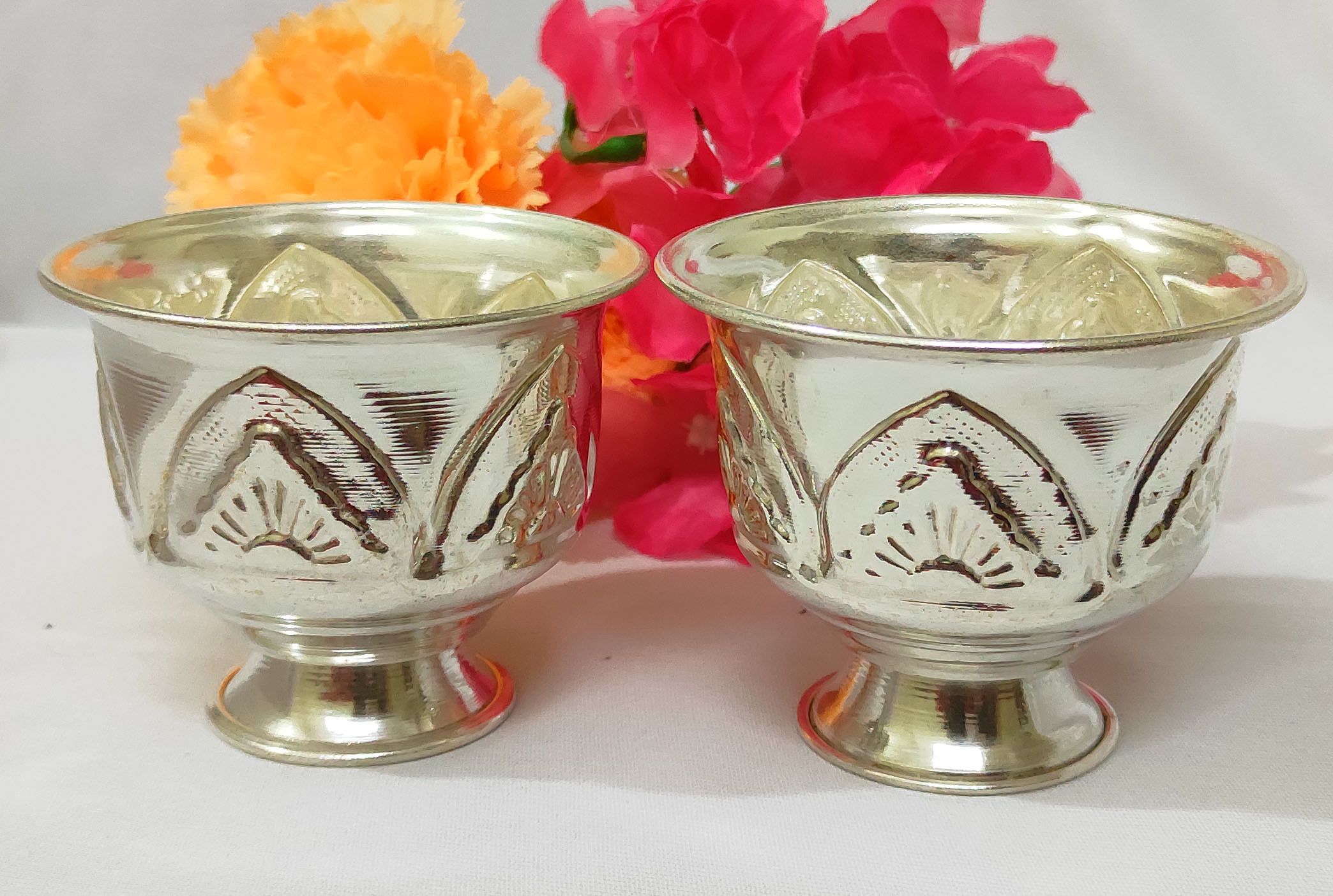 German Silver Handmade Haldi and kumkum / Chandan Bowl (set of 2) Decorative Showpiece-9 cm