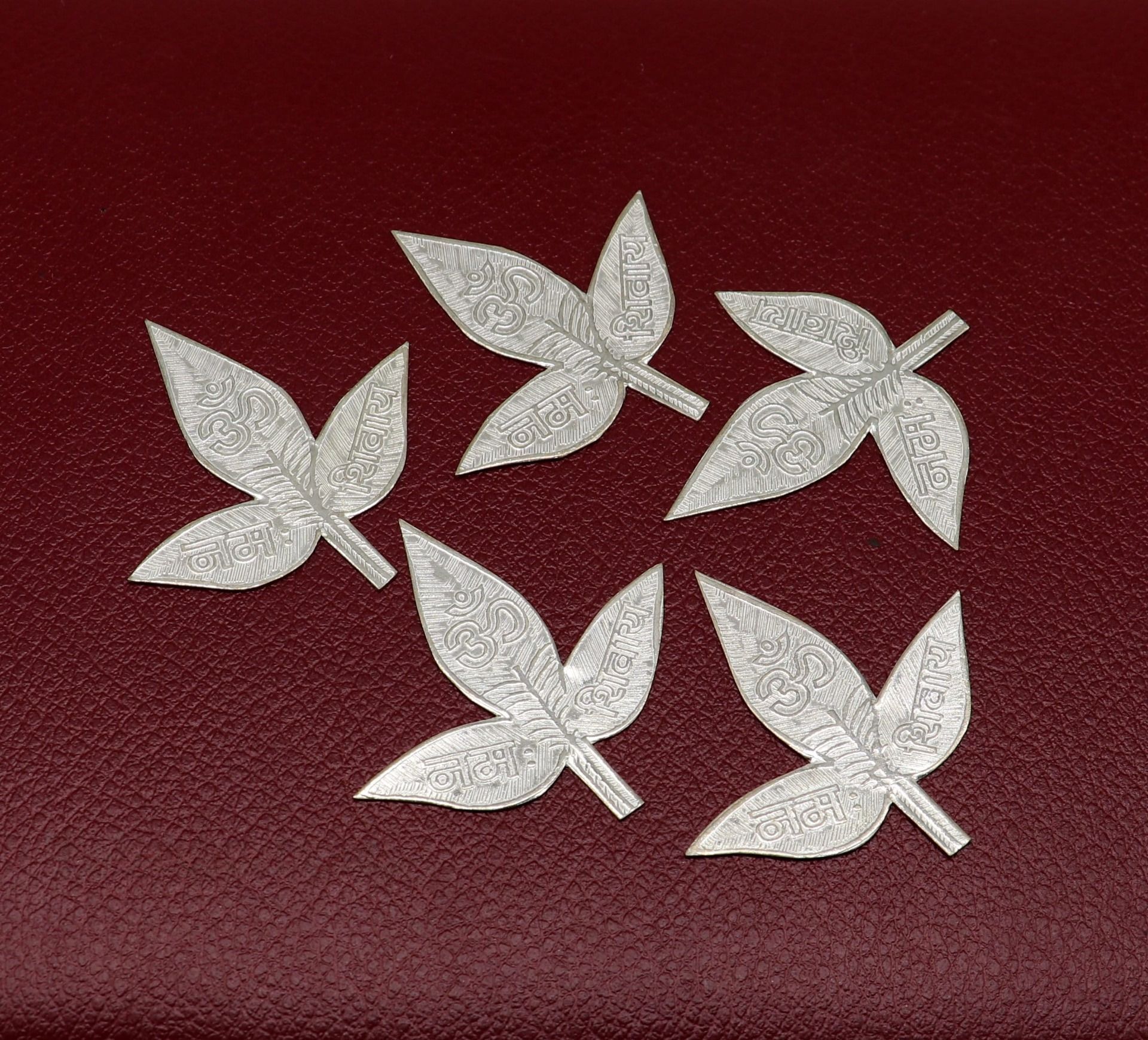 ramansh poojan samagri kendera Lord Shiva Bel Patra Pack of 6 | Belpatra/Bilva Leaves for Puja Decorative Showpiece - 1 cm-picture-32
