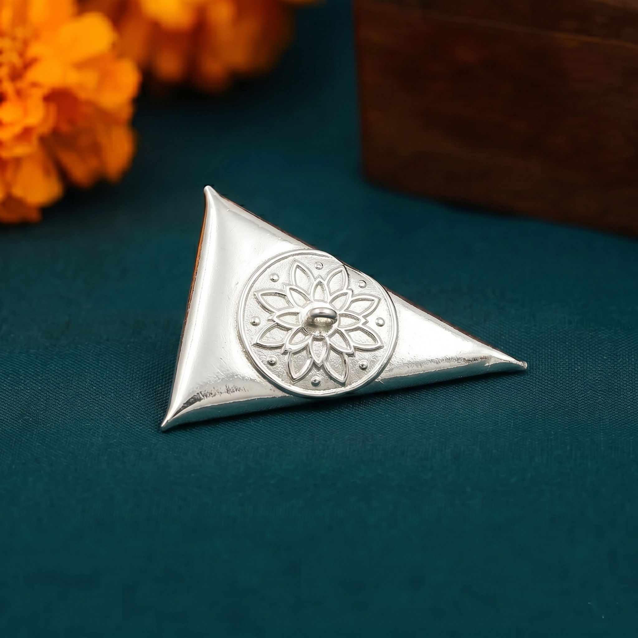 Silver Paan/Silver Betel Leaf for Offering to Thakur Ji & Maa Kali 5 gm Decorative Showpiece - 2 cm-image-10