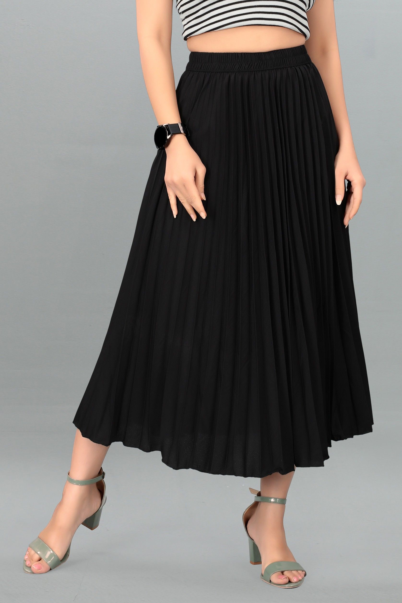 Women Solid Pleated Black Skirt