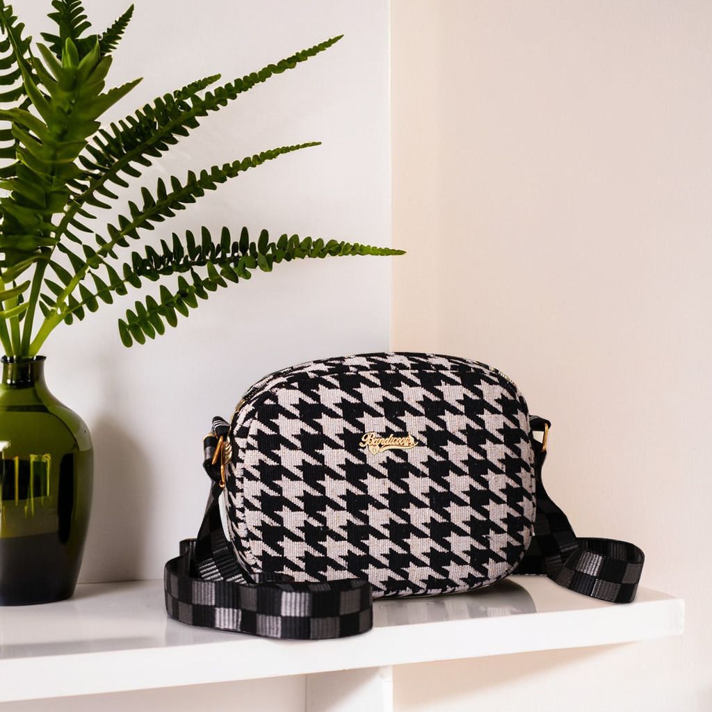 bandicoot White Women Sling Bag Cross body Chain Sling bag - Luck Checkk - Black-picture-13