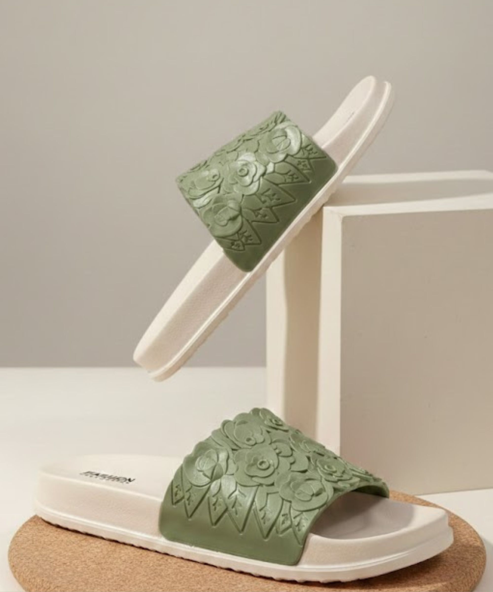 glb Women Slides-picture-4