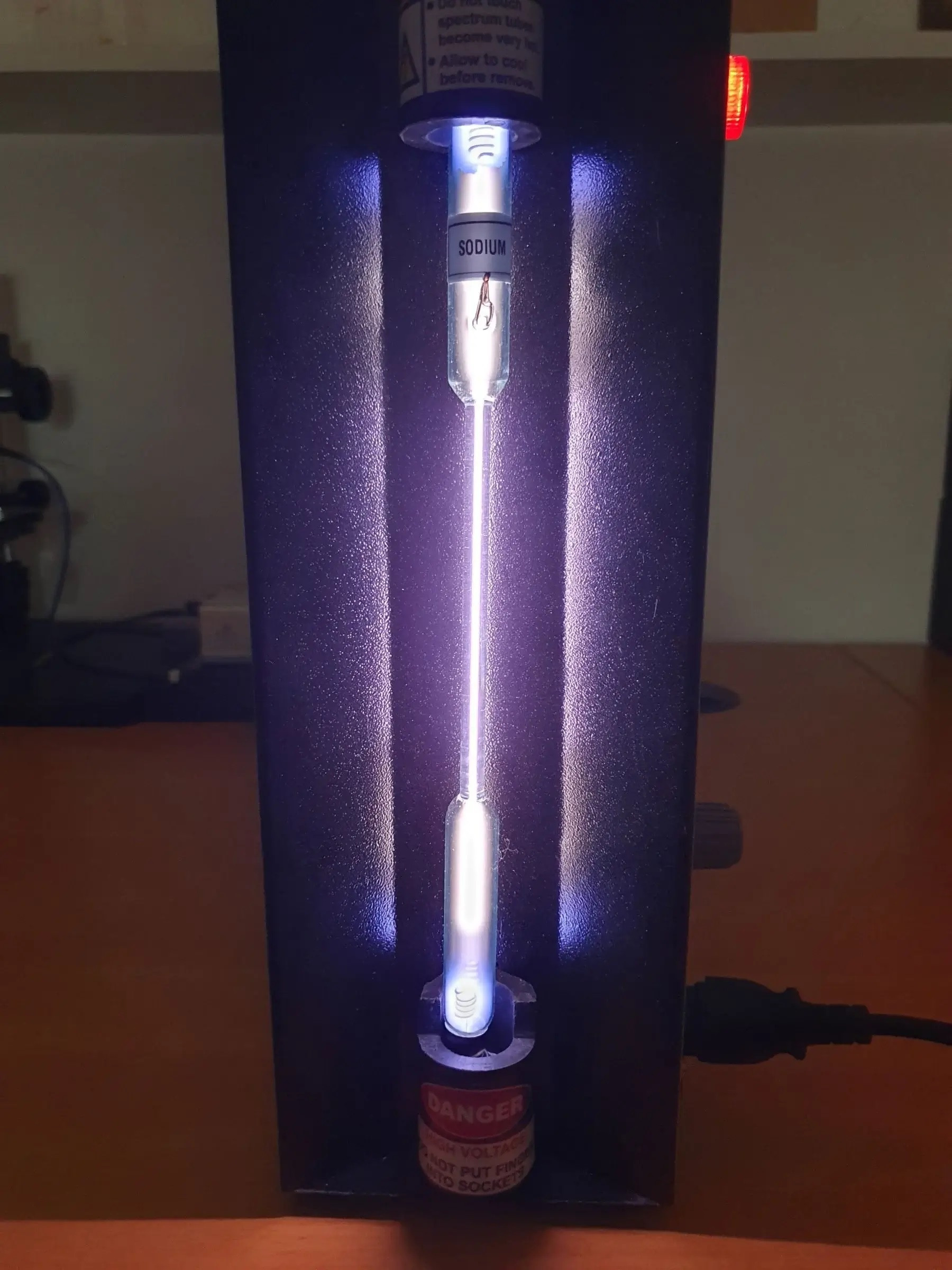 satmed Spectrum Tube (Sodium) for Physics Lab Spectrum Analyzer image 1