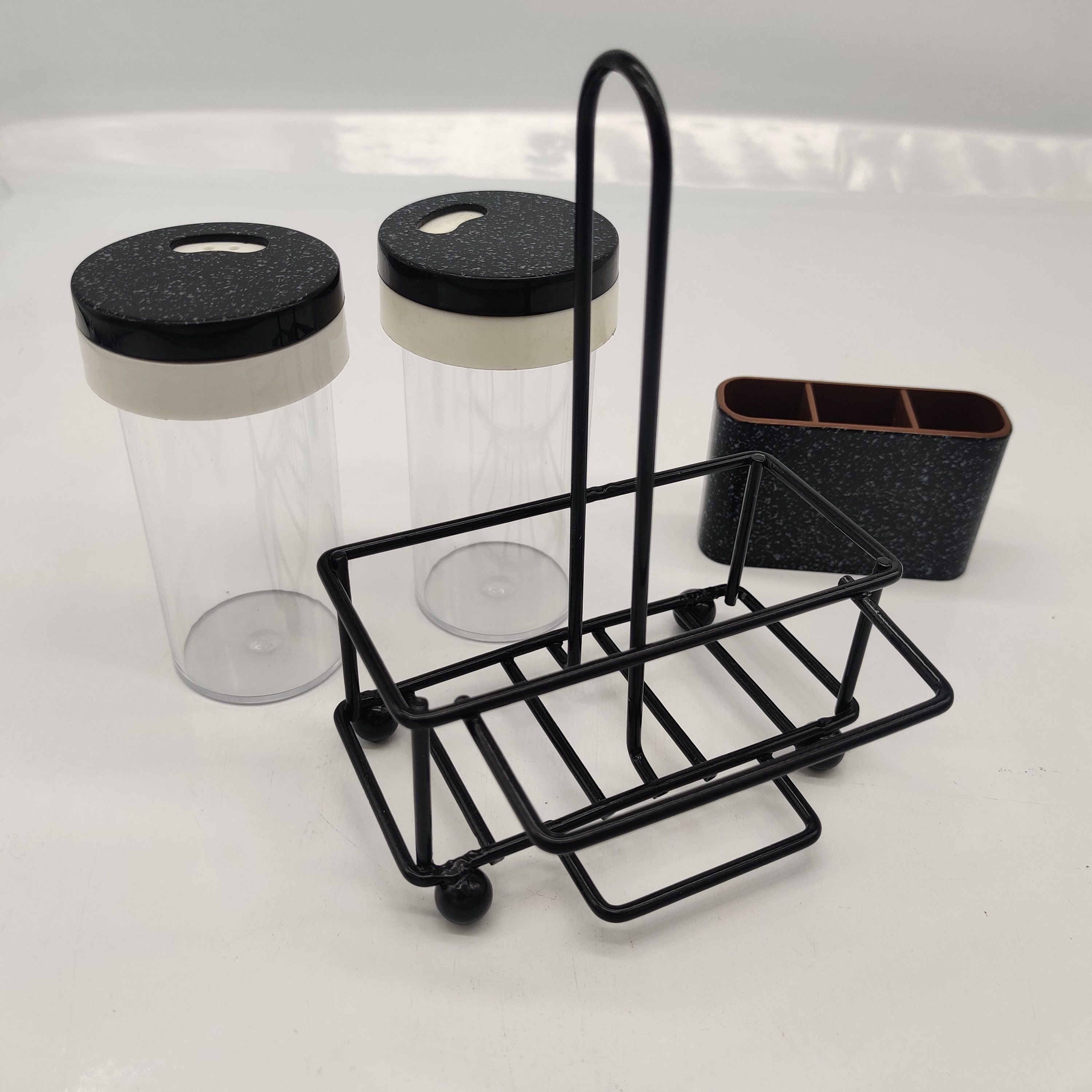 Plastic Salt and Pepper Shakers with Lid, Moisture Proof Spice Dispenser Sugar Sprinkler Shaker 100 gm