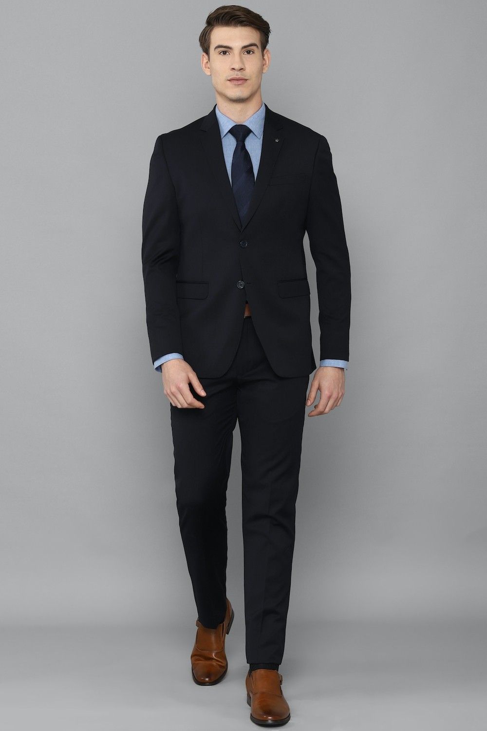 Men Single Breasted - 2 button Solid Suit-image-39