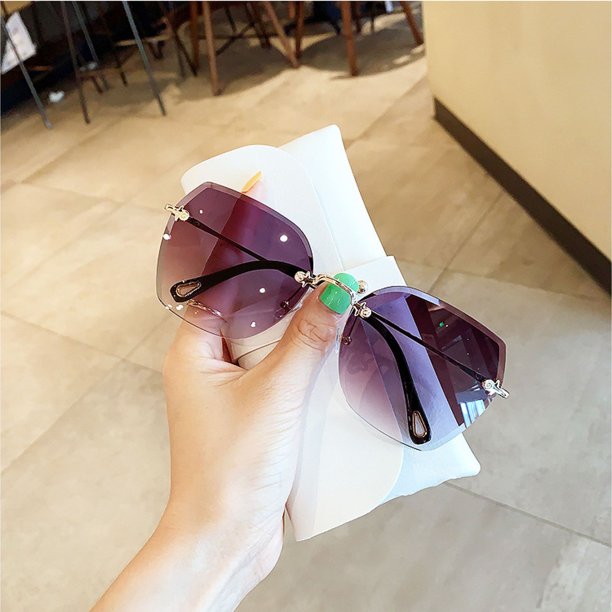 the magnifique Gradient, UV Protection, Mirrored Rectangular Sunglasses (Free Size)-picture-18