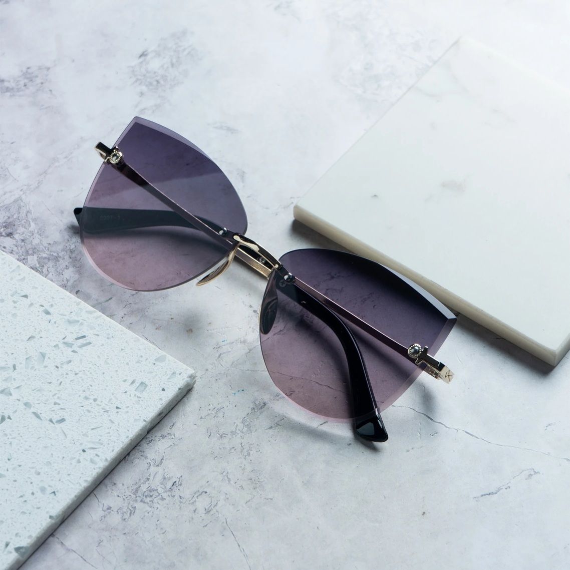 the magnifique Gradient, UV Protection Rectangular Sunglasses (Free Size)-picture-0
