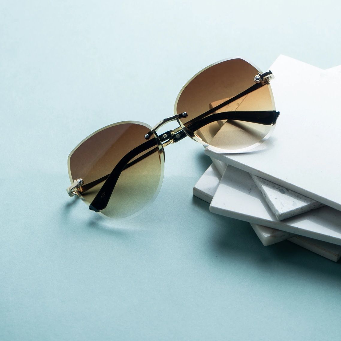 the magnifique Gradient, UV Protection Rectangular Sunglasses (Free Size)-picture-39