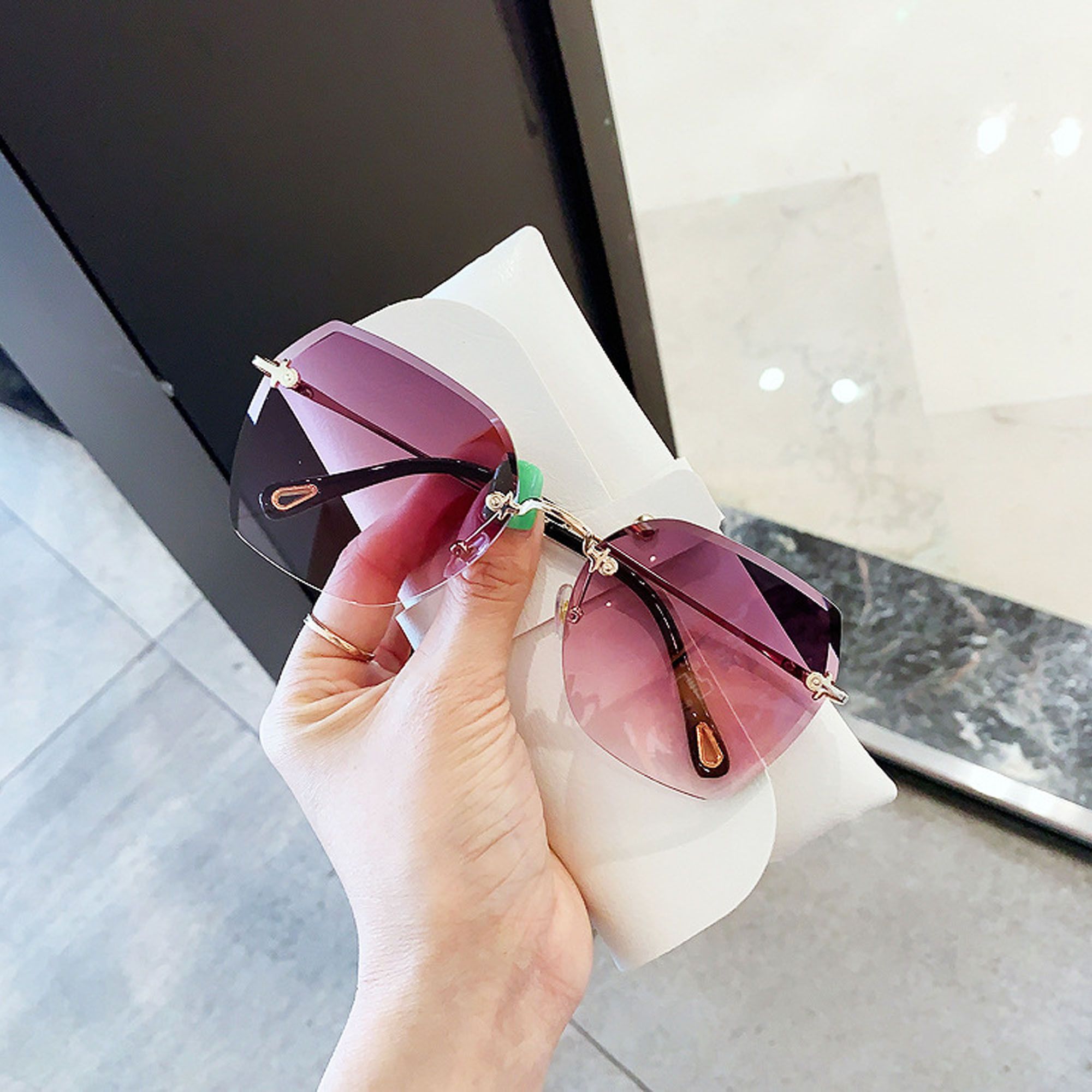 the magnifique Gradient, UV Protection, Mirrored Rectangular Sunglasses (Free Size)-picture-16