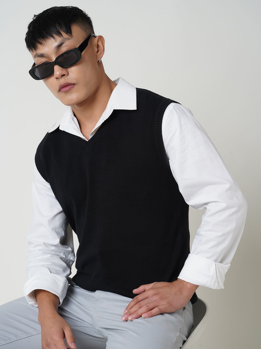 globus Men Solid V Neck Black Sweater-picture-10