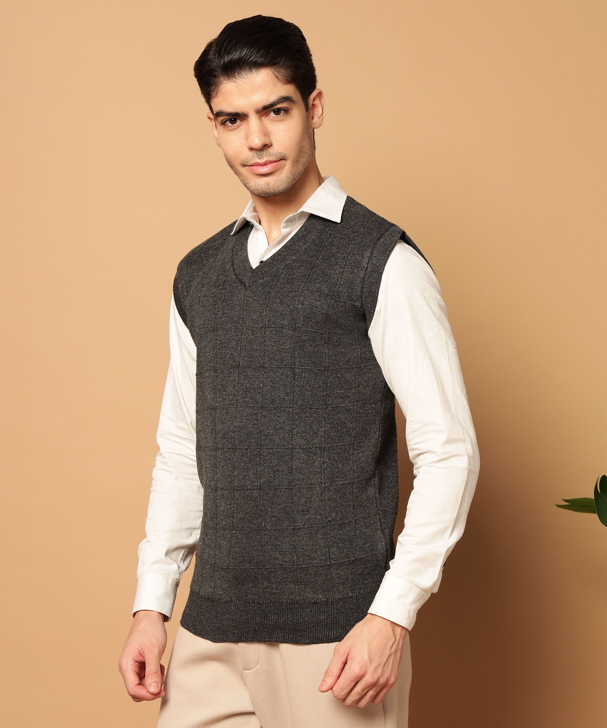 willey Men Solid V Neck Grey Sweater-picture-13