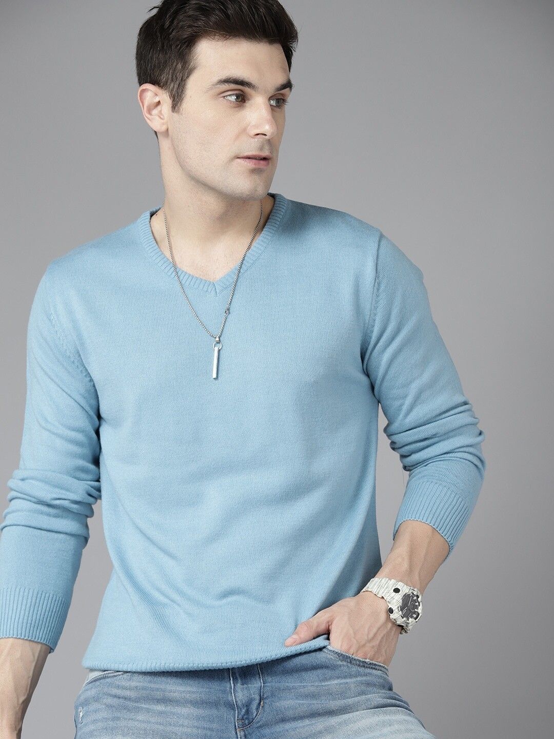 roadster Men Solid V Neck Blue Sweater-picture-23