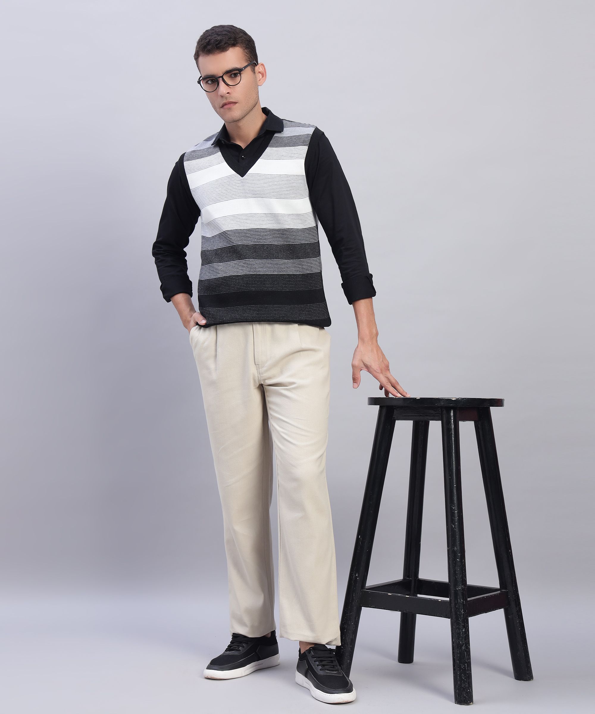 morkel Men Solid V Neck Black Sweater-picture-23
