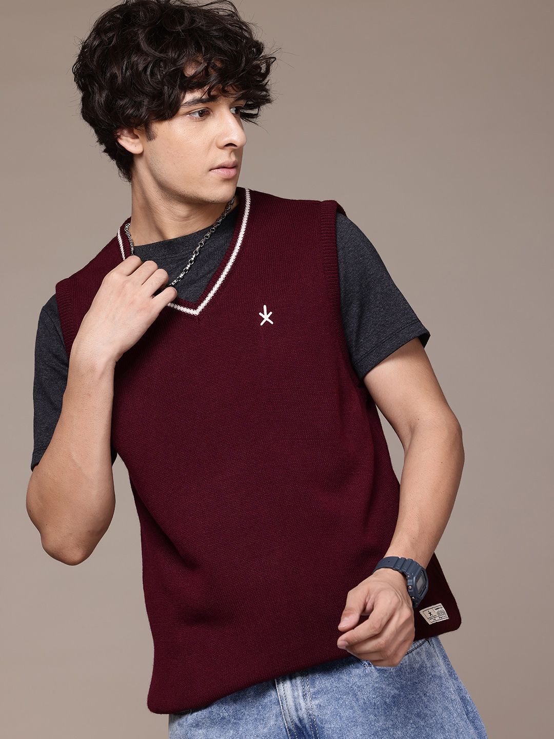 roadster Men Solid V Neck Maroon Sweater-picture-25