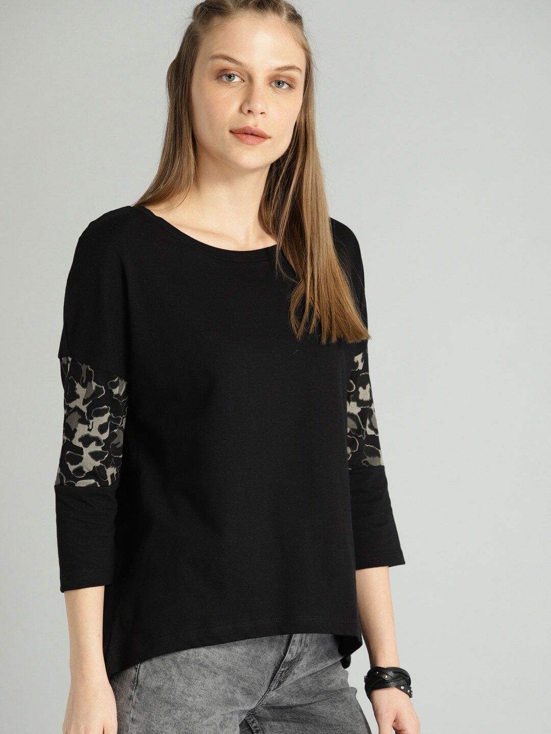 roadster Women Solid Round Neck Pure Cotton Black T-Shirt-picture-19