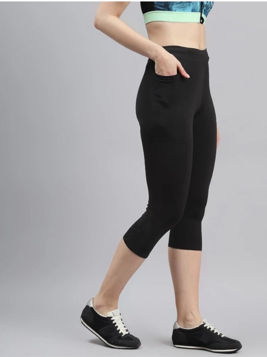 Women Solid Black Capri Leggings with Pocket for Gym & Yoga Women Black Capri-image-47