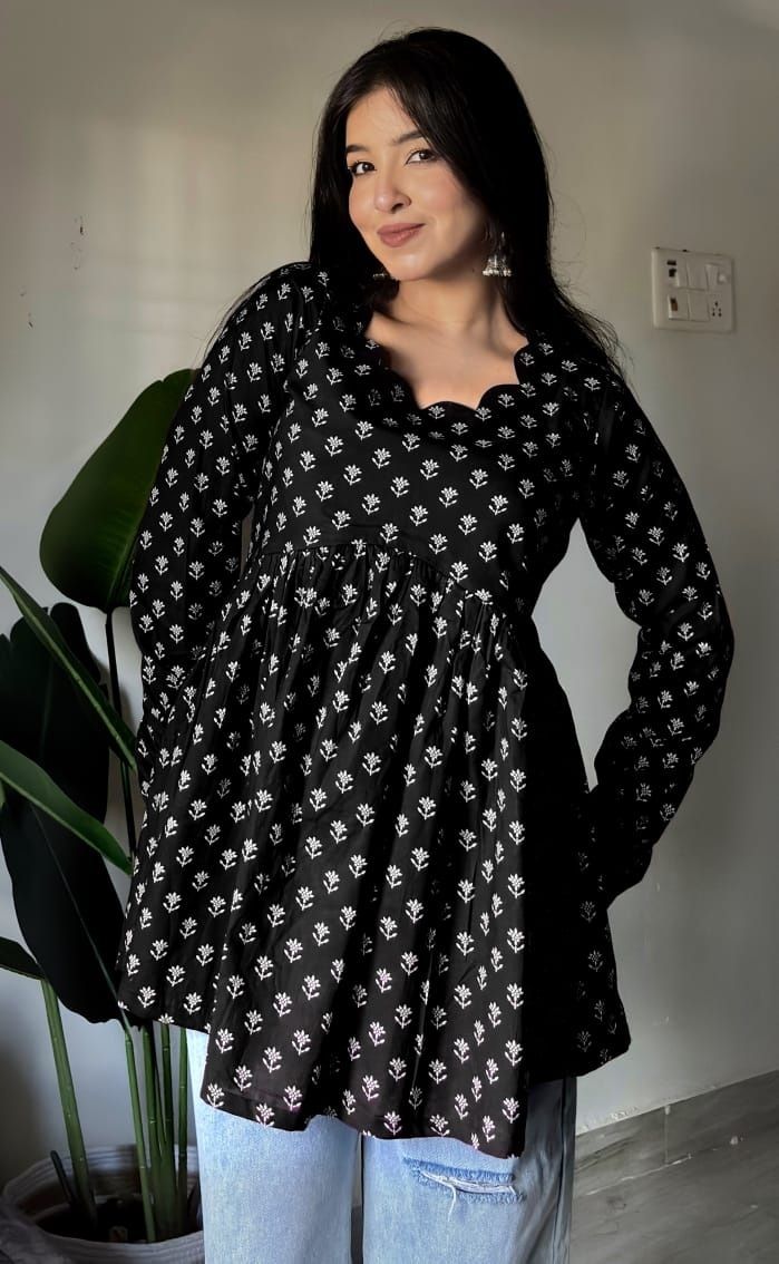 Casual Regular Sleeves Printed Women Black Top-image-25