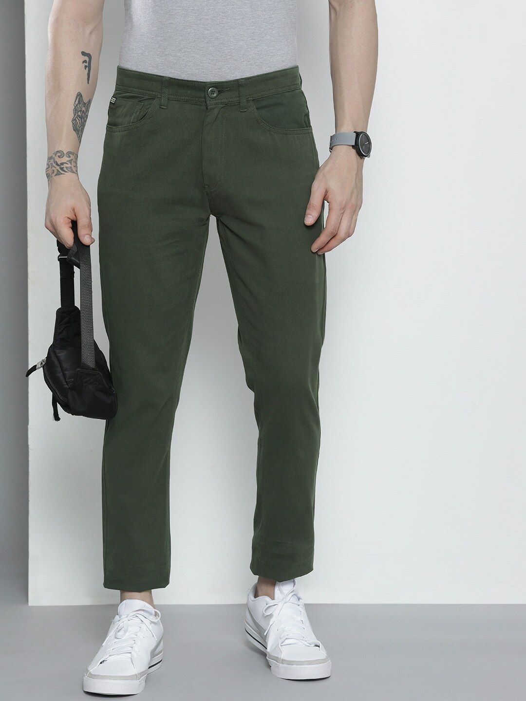 the indian garage co. Men Slim Fit Green Cotton Blend Trousers-picture-10