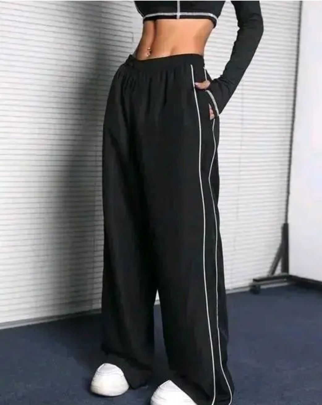 Women Loose Fit Black Polyester Trousers-image-23