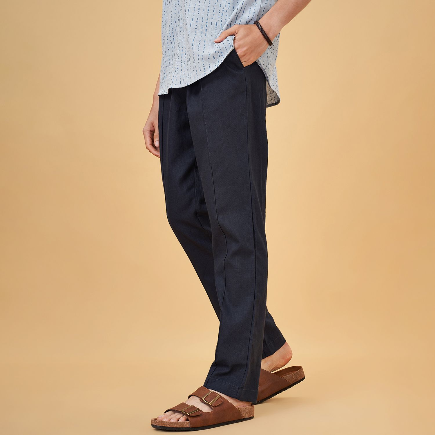 Men Regular Fit Black Cotton Blend Trousers