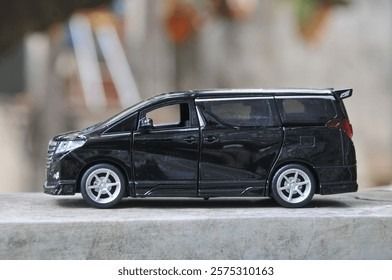toya Heavy Metal Alloy 1:32 Car (Toyta/VELFIRE) openable Doors/Bonnet, Light/Sound.-picture-14