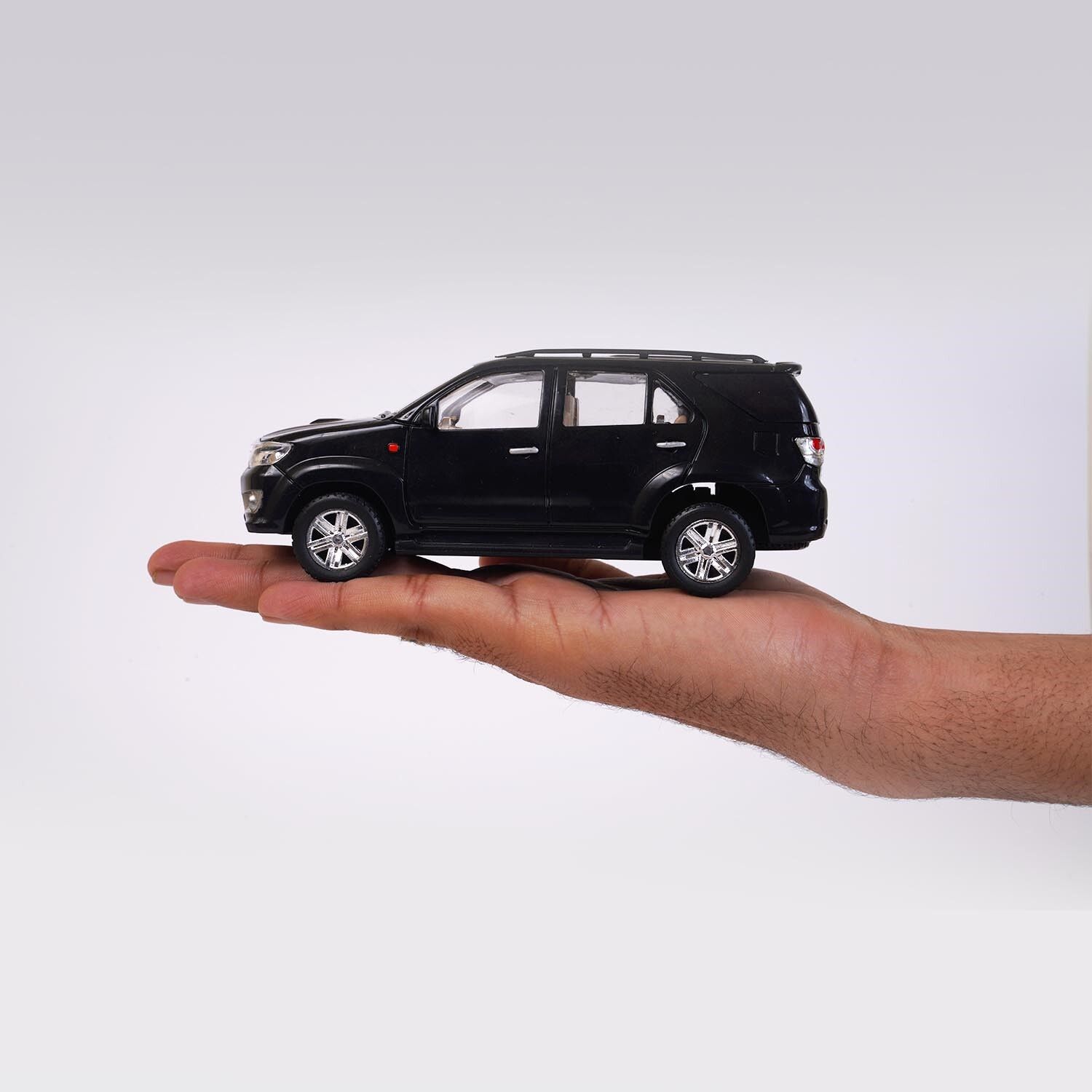 Toyo/ta Fortuner Die-Cast Pull Back-image-10