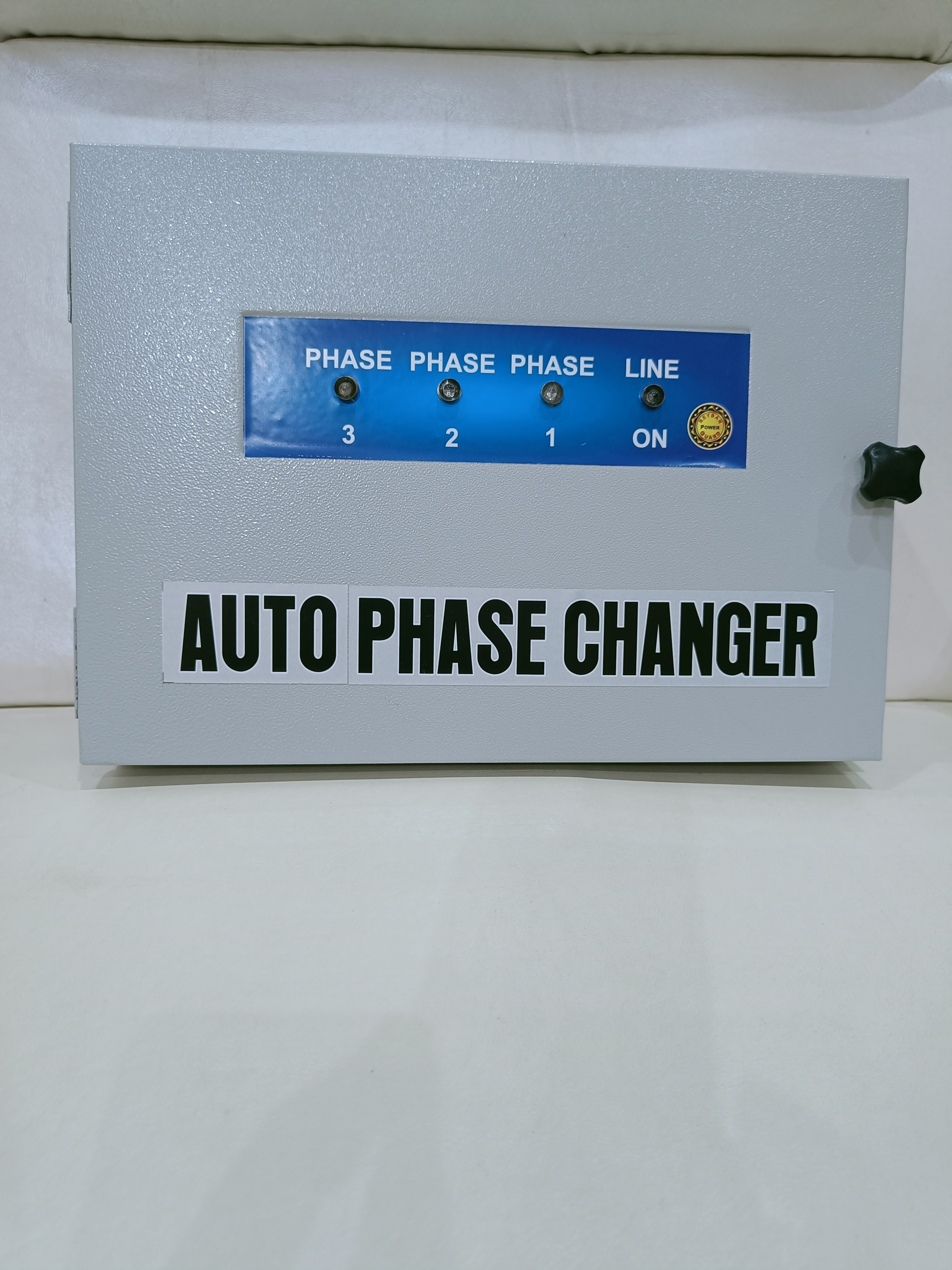 bluelizer AUTO PHASE CHANGER (50 A) THAT CONVERT 3 PHASE INPUT Supply TO 1 PHASE OUTPUT PHASE CHANGER image 1