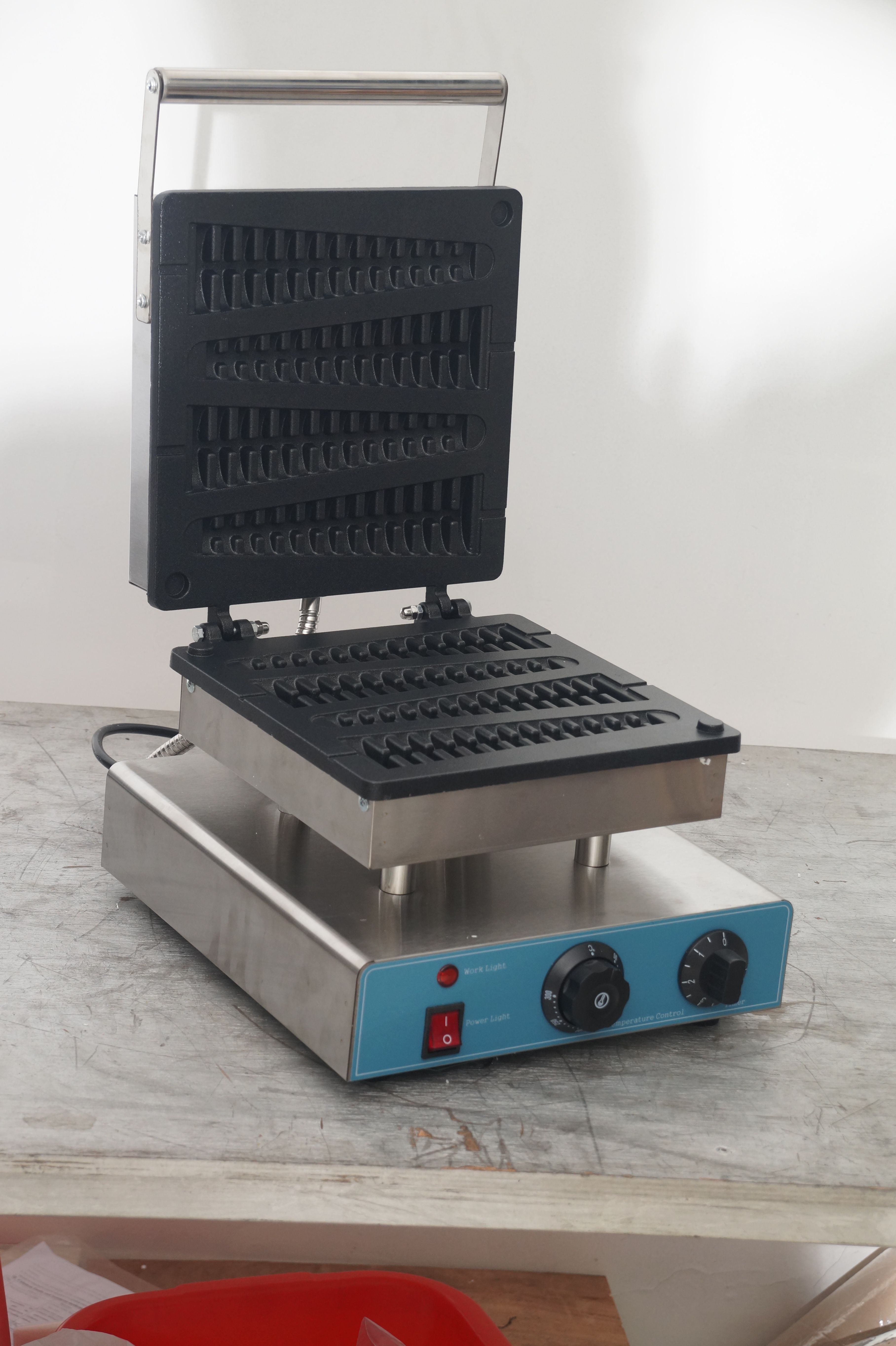 Corn/Fish Shaped Pancake Electric Waffle Maker-image-48