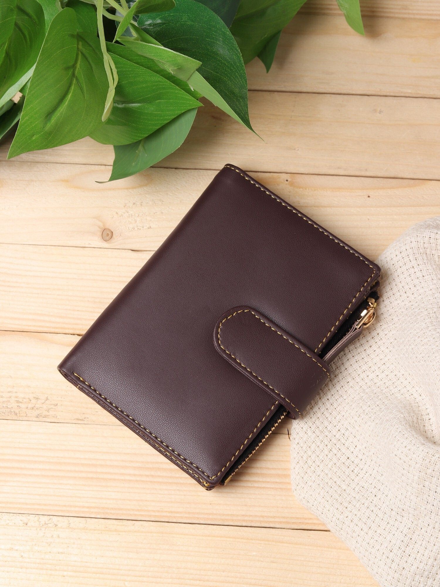 Women Casual, Evening/Party, Formal, Travel, Trendy Brown Artificial Leather Card Holder