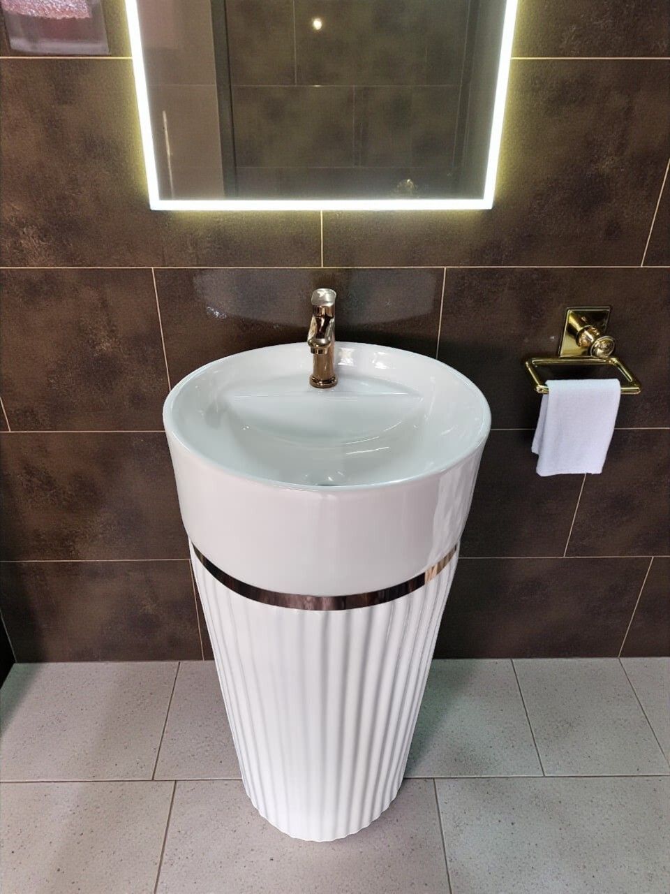 Premium Quality Pedestal Ceramic Wash basin (M-Linia-White) Pedestal-One-Piece-Linia-White-RoseGold-Frame Pedestal Basin-image-48